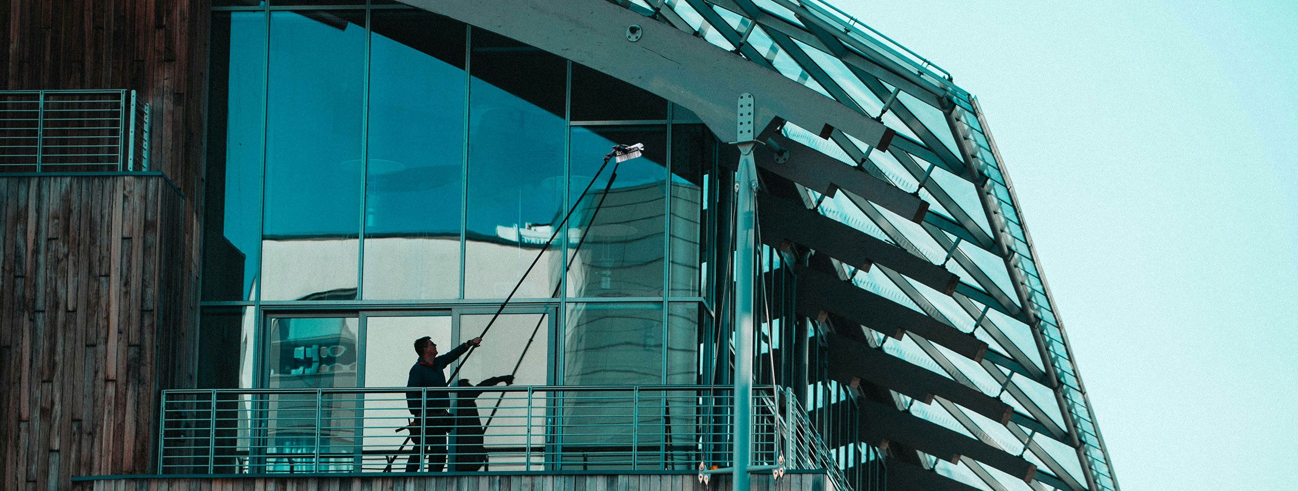 SupremeClean London - Reach & Wash Window Cleaning